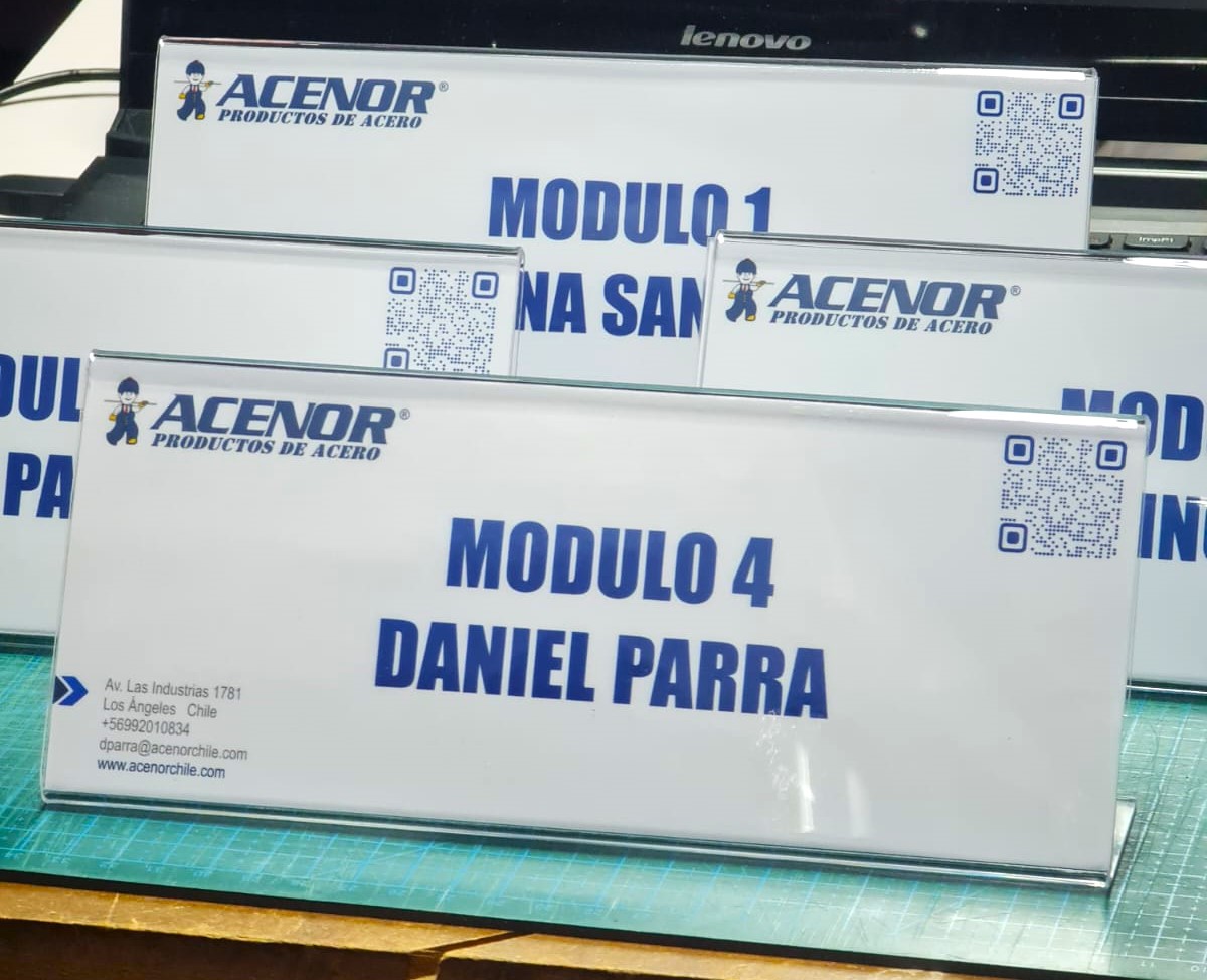 ACRILICO TIPO L 22X 9 CM PORTA NOMBRE